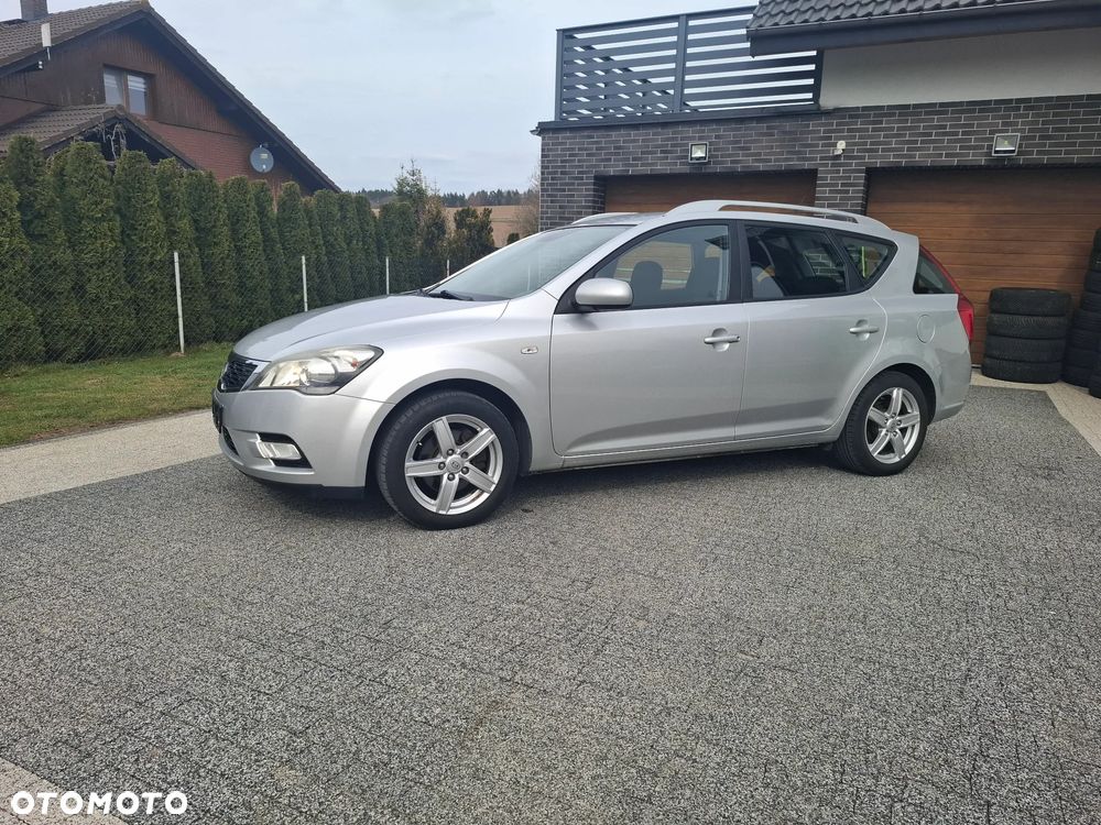 Kia Ceed - 10