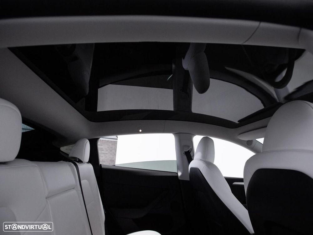 Tesla Model Y Performance Dual Motor AWD - 13