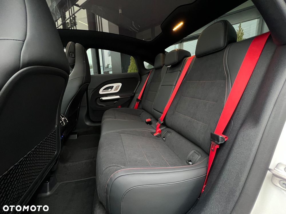 Mercedes-Benz CLA - 11