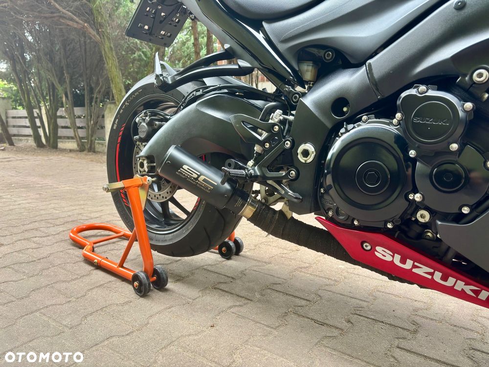 Suzuki GSX 1000 - 10