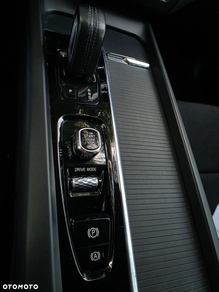 Volvo XC 60 B4 D AWD Momentum Pro - 17