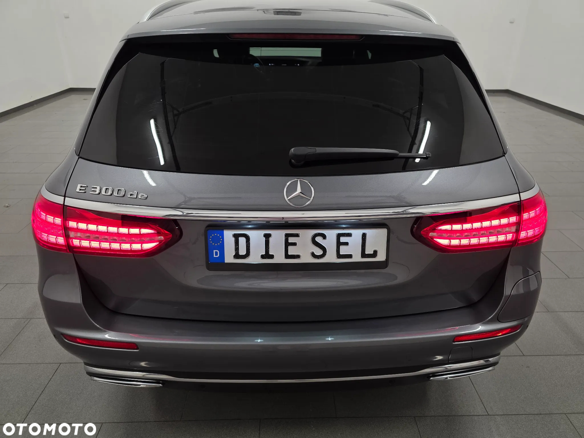 Mercedes-Benz Klasa E 300 d T 9G-TRONIC Exclusive - 36
