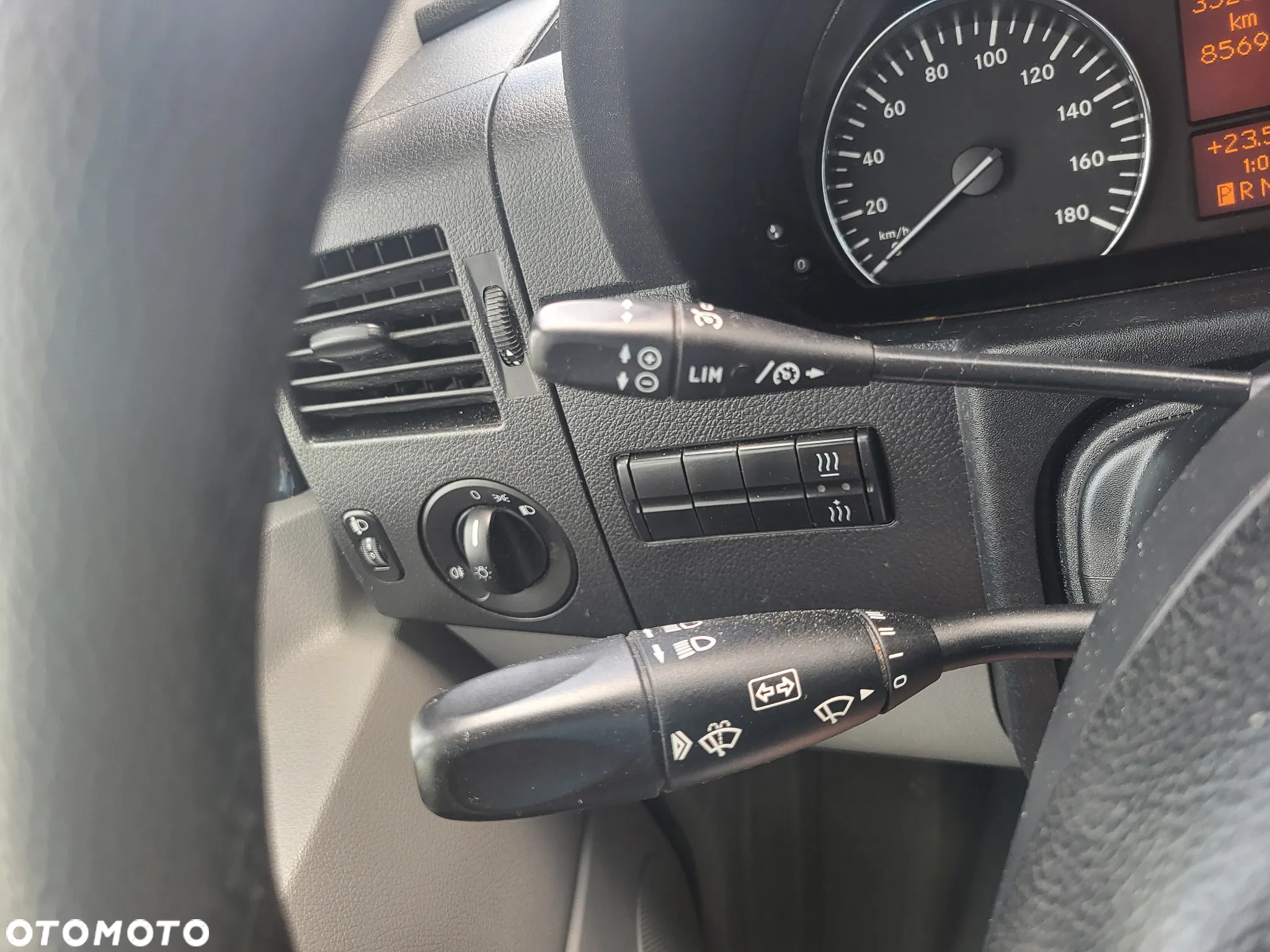 Mercedes-Benz Sprinter - 26