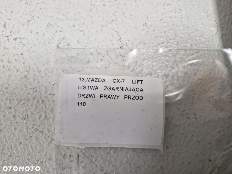 mazda cx7 lift listwa zgarniająca drzwi prawy przód - 9