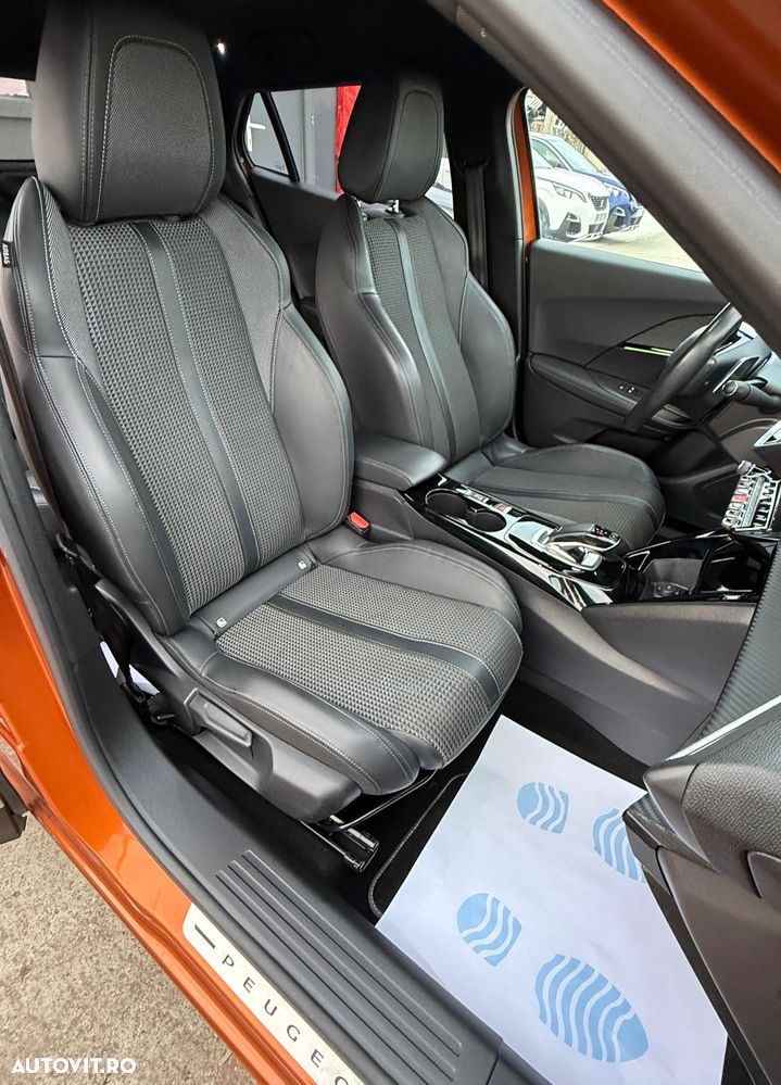 Peugeot 2008 PureTech 130 EAT8 GT Pack - 14