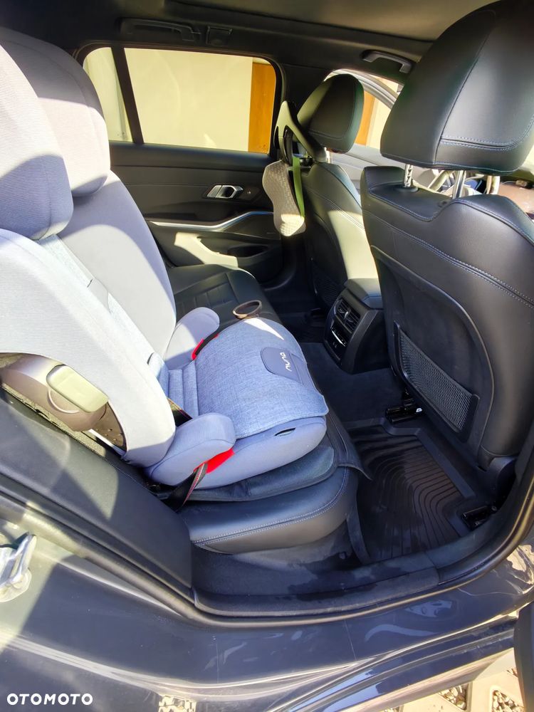 BMW Seria 3 330e xDrive M Sport - 14