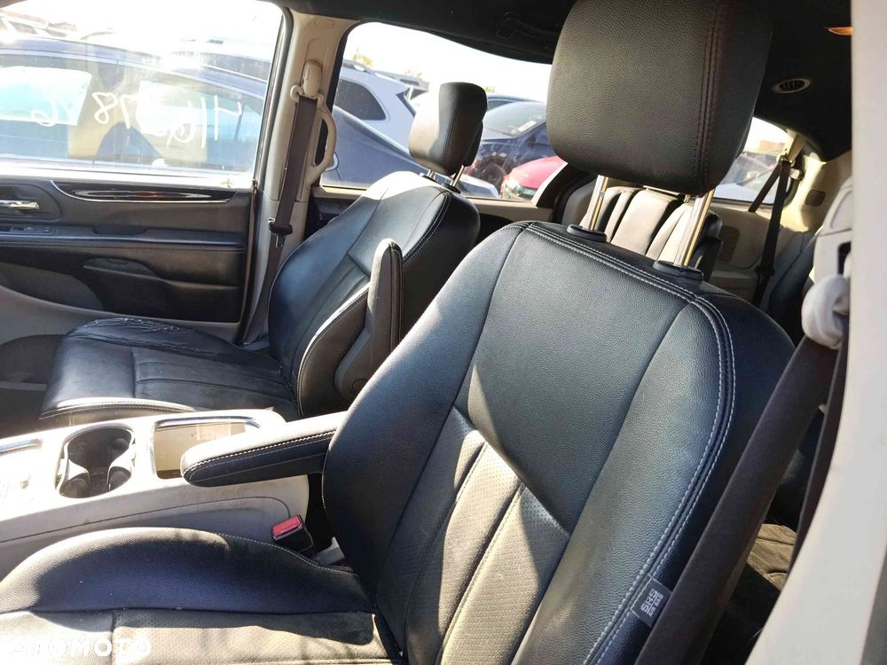 Dodge Grand Caravan - 21