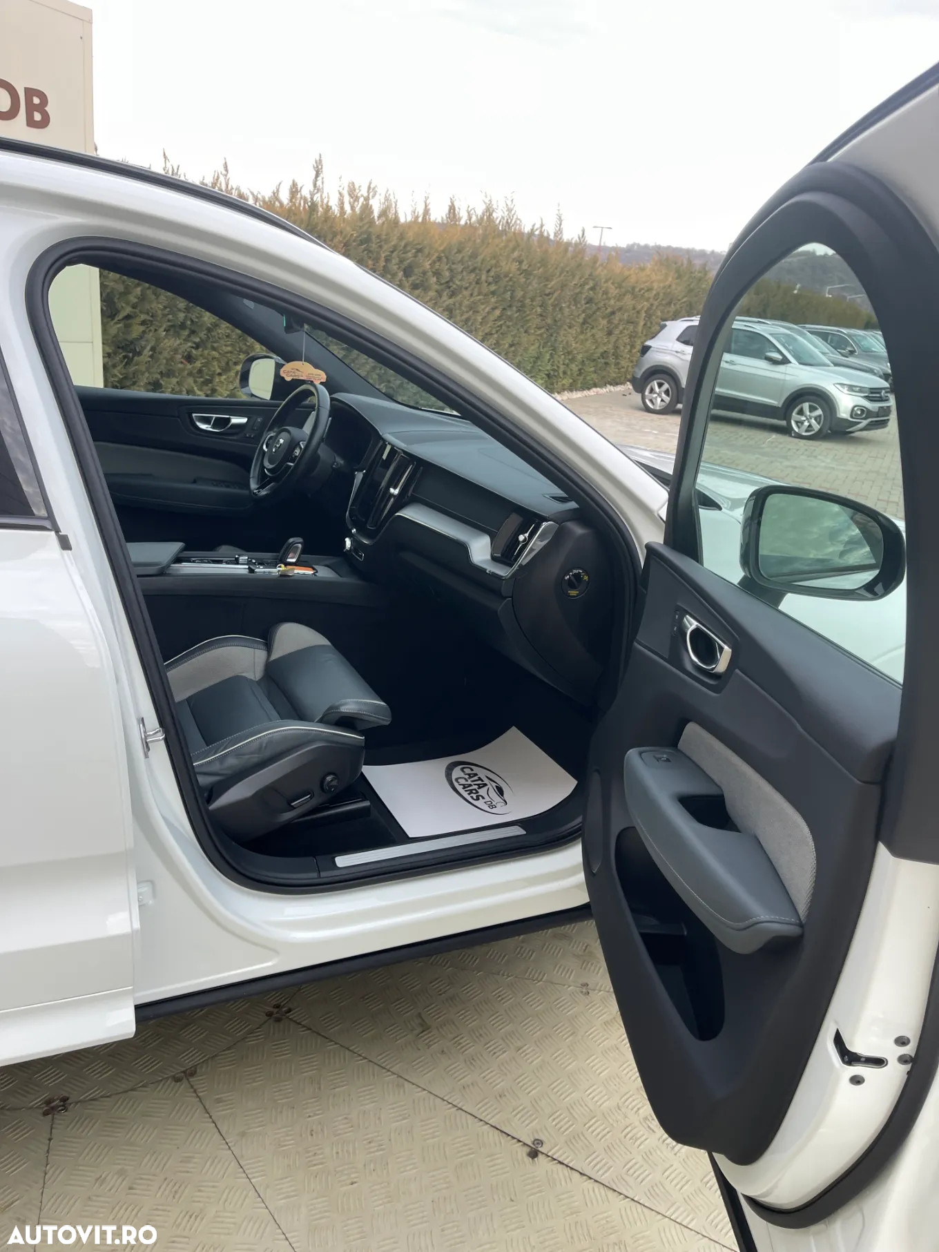 Volvo XC 60 B4 MHEV R-Design - 21