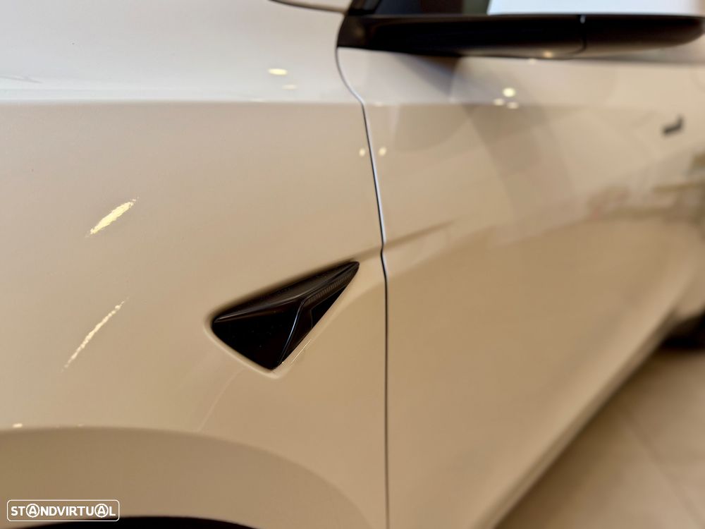 Tesla Model Y Standard - 30