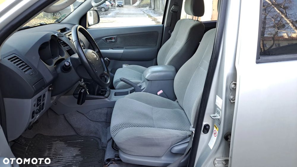 Toyota Hilux 3.0 D-4D Sol - 6