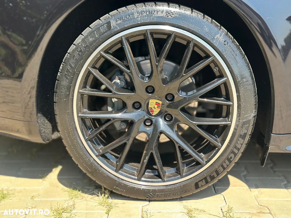 Porsche Panamera 4S - 25