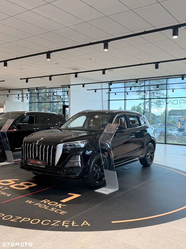 Hongqi HS5