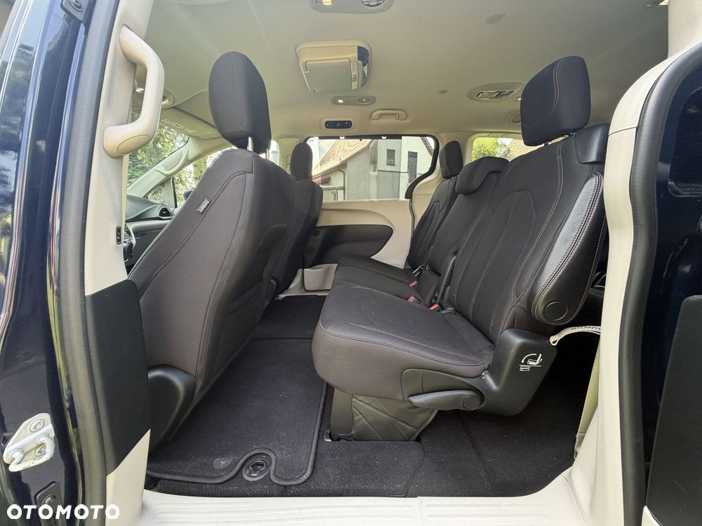 Chrysler Pacifica - 24