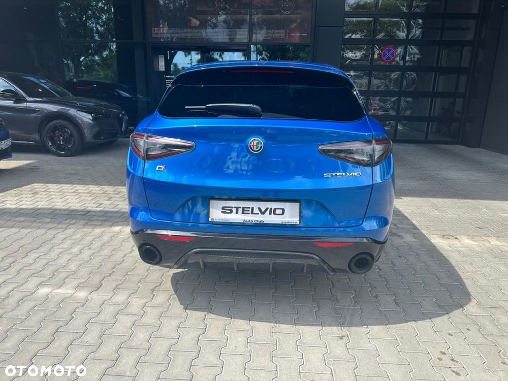 Alfa Romeo Stelvio - 8