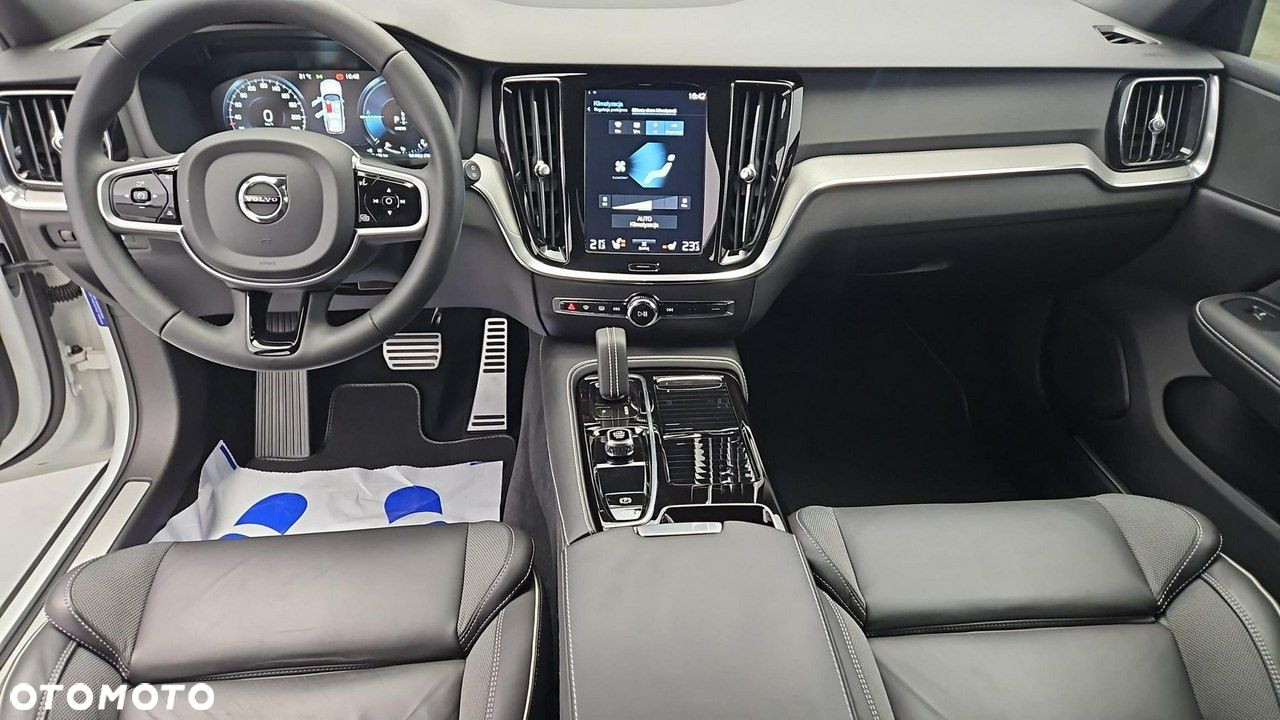 Volvo V60 T8 AWD Plug-In Hybrid R-Design - 13