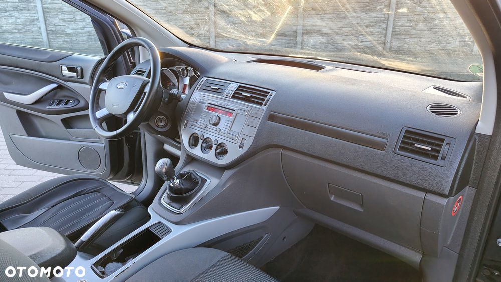 Ford Kuga 2.0 TDCi 2x4 Titanium - 8