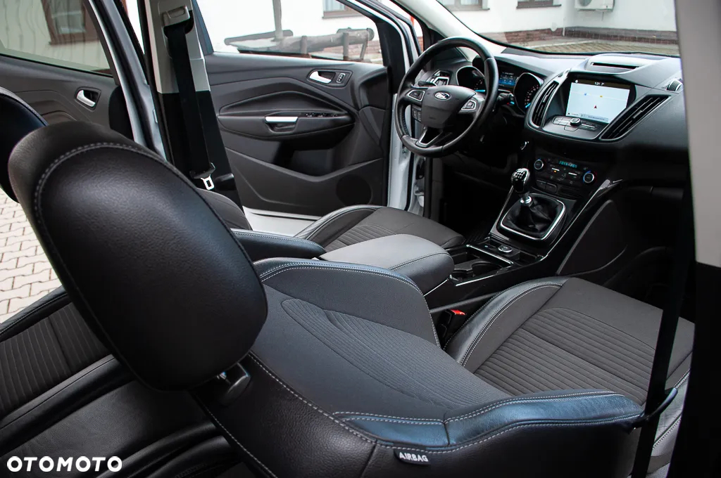 Ford Kuga 2.0 TDCi 2x4 Titanium - 23