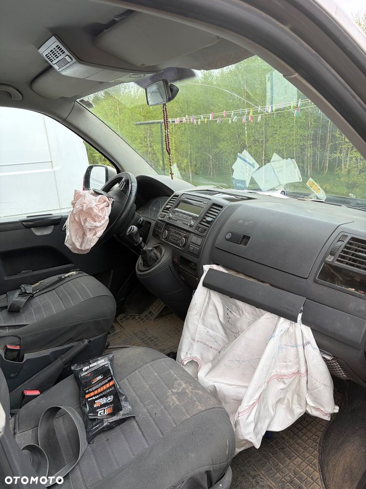 Volkswagen Caravelle - 7