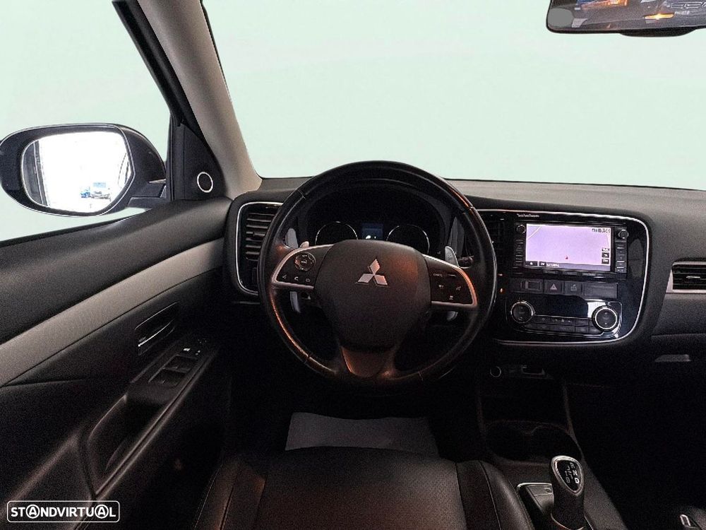 Mitsubishi Outlander 2.0 MIVEC Intense+ - 12