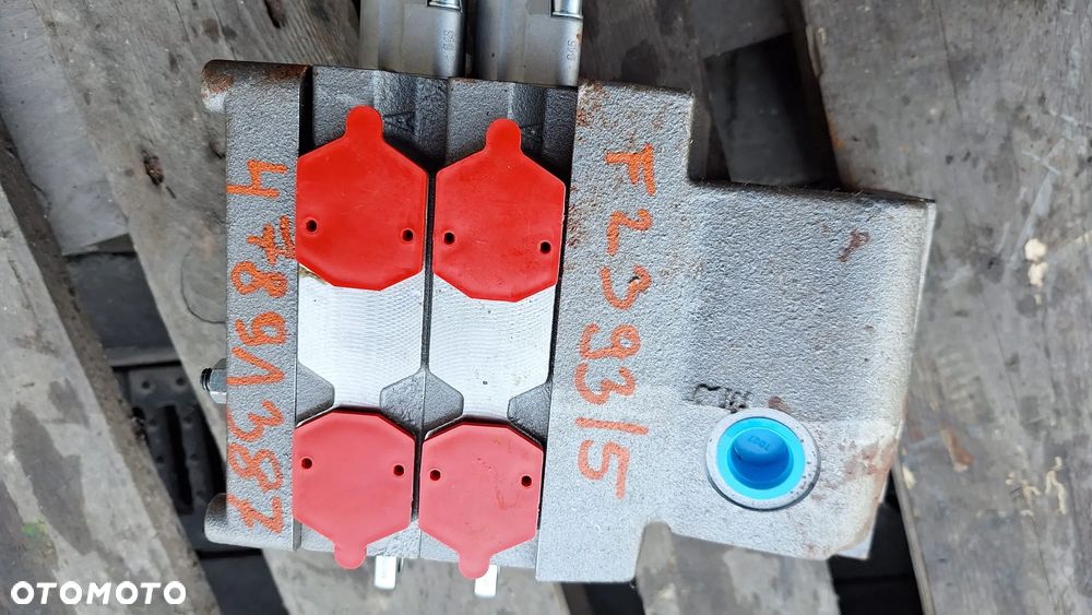 zawór rozdzielacz sekcja blok 47891387 rexroth r979041059 cnh case farmall 120a new holland ts6 - 5
