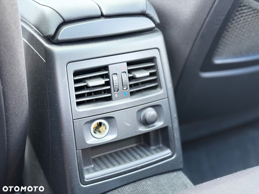 BMW Seria 3 318d DPF - 33