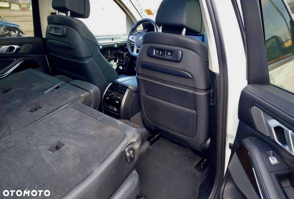 BMW X7 - 7