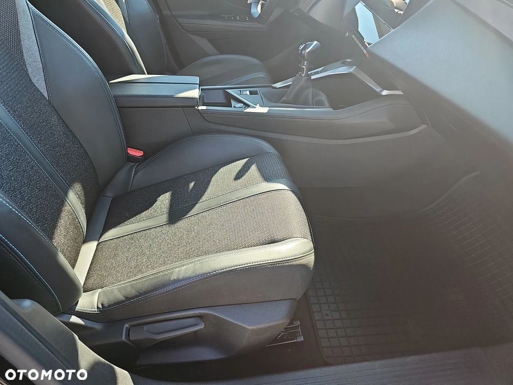 Peugeot 308 1.2 PureTech Allure S&S - 20