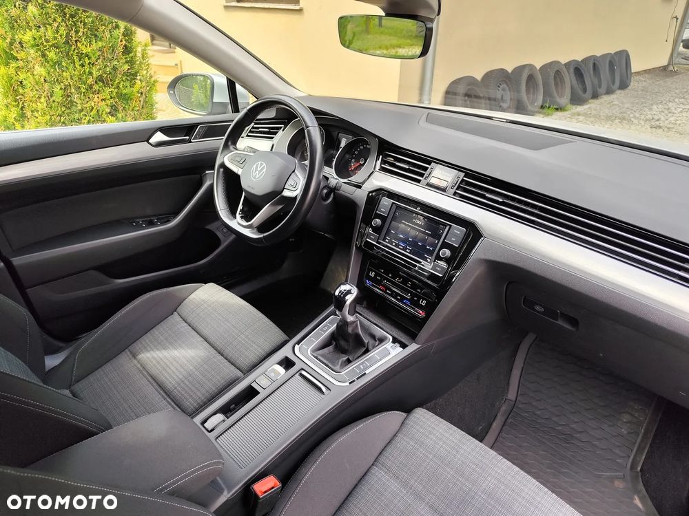 Volkswagen Passat Variant 2.0 TDI EVO Business - 9