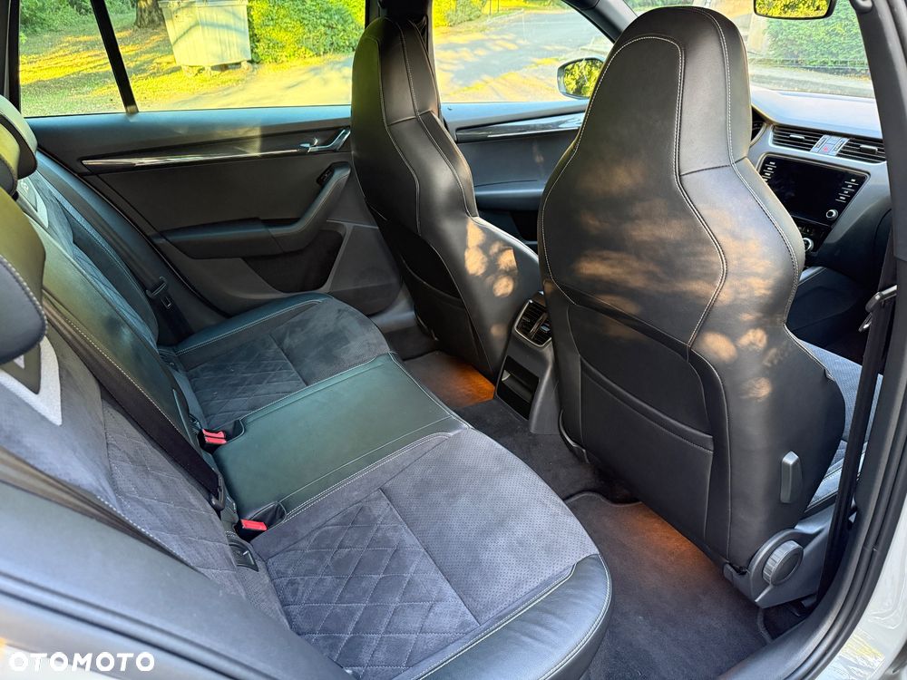 Skoda Octavia 2.0 TDI 4x4 DSG RS - 25