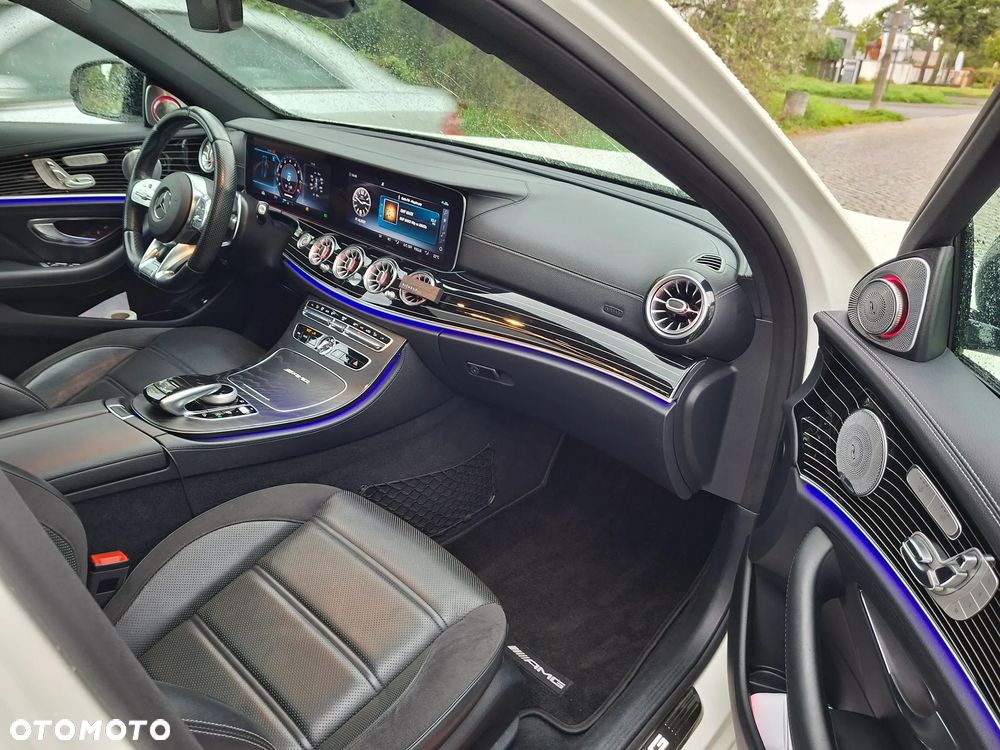 Mercedes-Benz Klasa E AMG 63 4Matic+ T 9G-TRONIC - 17