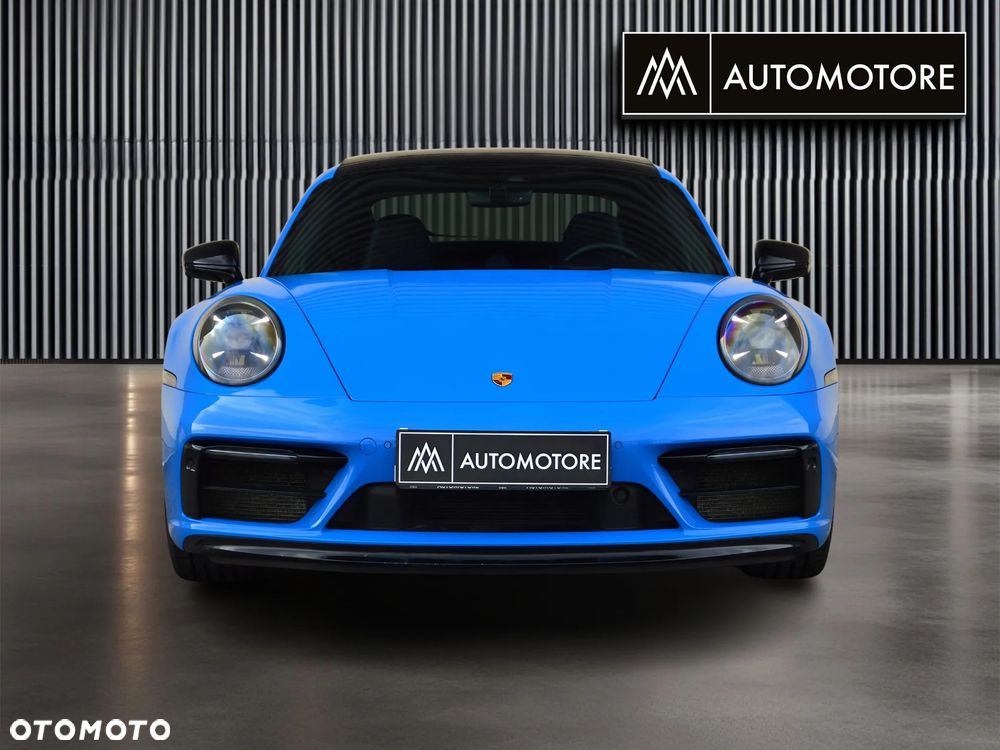 Porsche 911 Carrera 4 GTS - 4