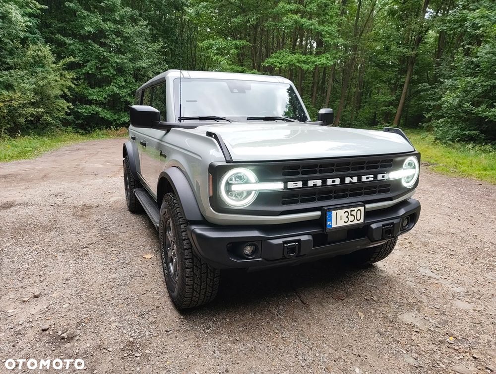 Ford Bronco - 12