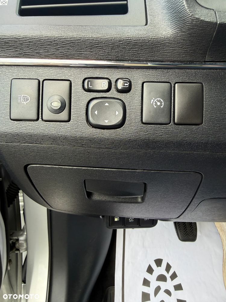 Toyota Avensis 1.8 Sol NAVI - 15