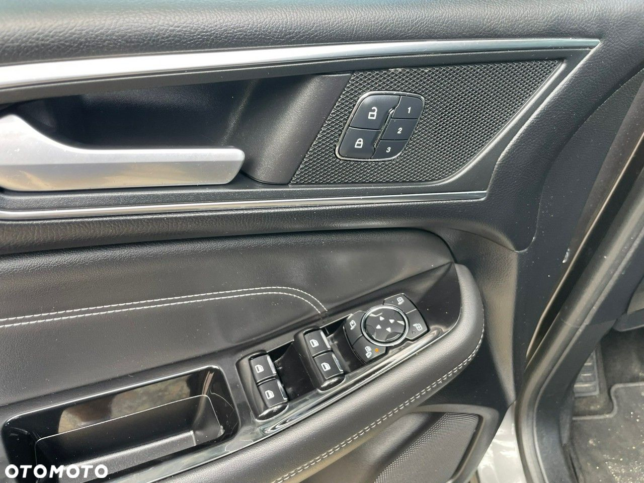 Ford S-Max - 12