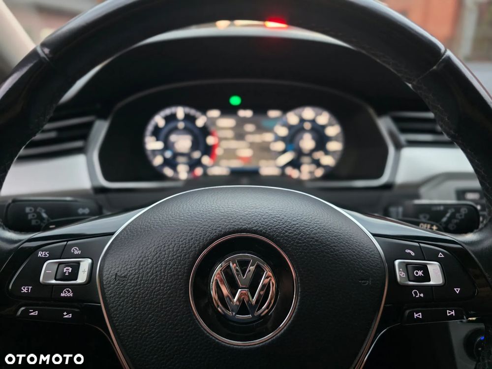 Volkswagen Passat 2.0 TDI SCR DSG Comfortline - 27