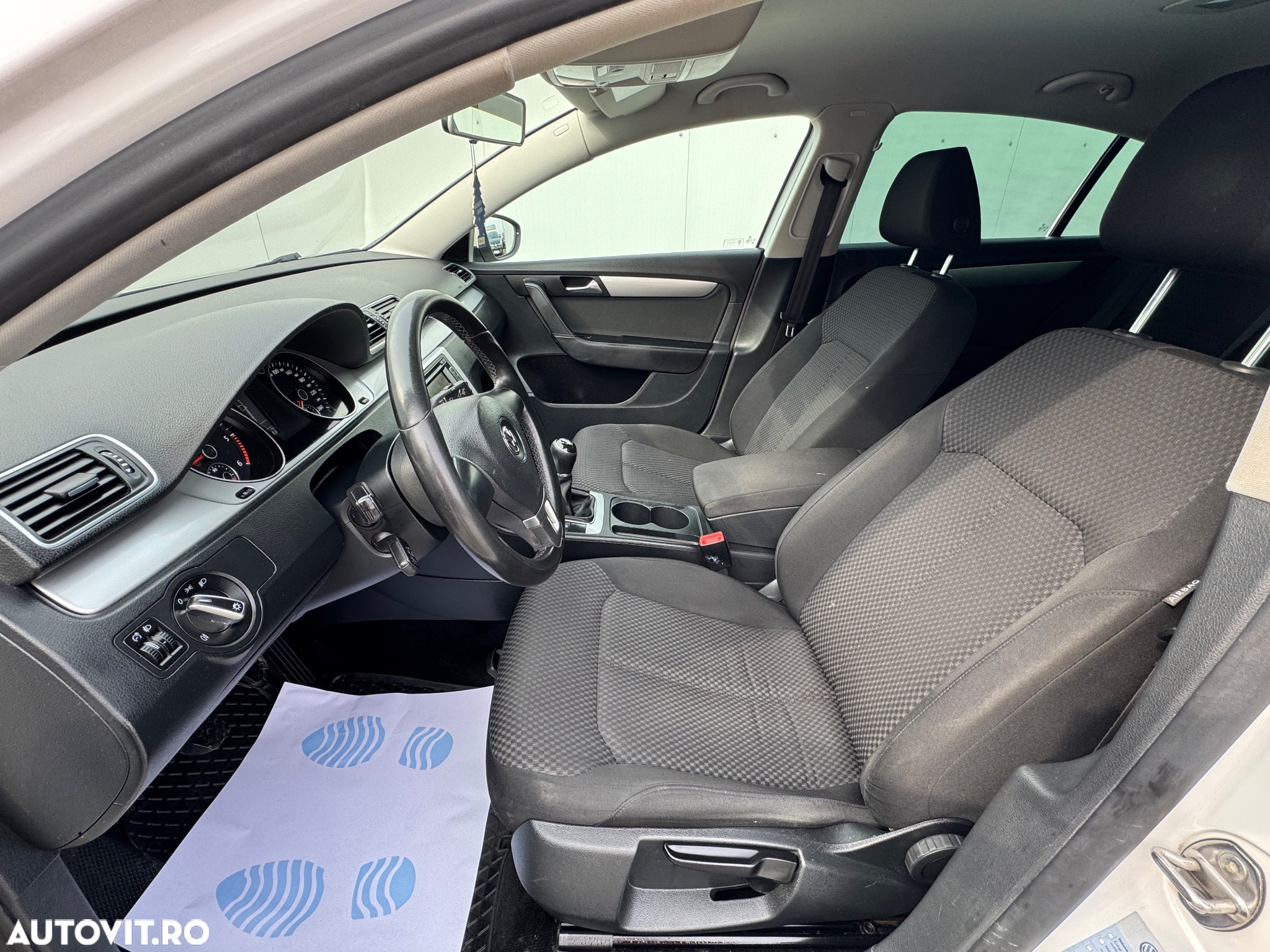Volkswagen Passat 2.0 Blue TDI SCR Trendline - 9