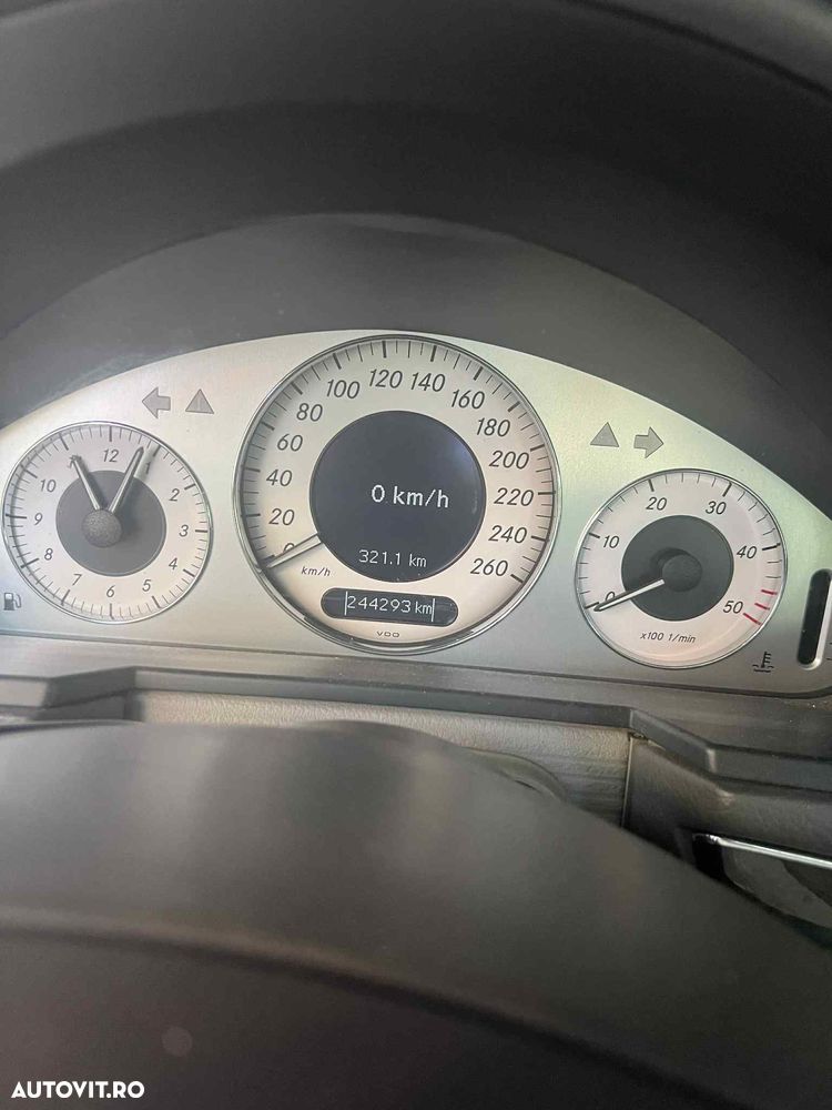 Mercedes-Benz E - 12