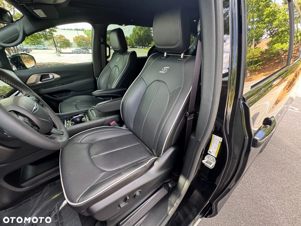 Chrysler Pacifica - 19