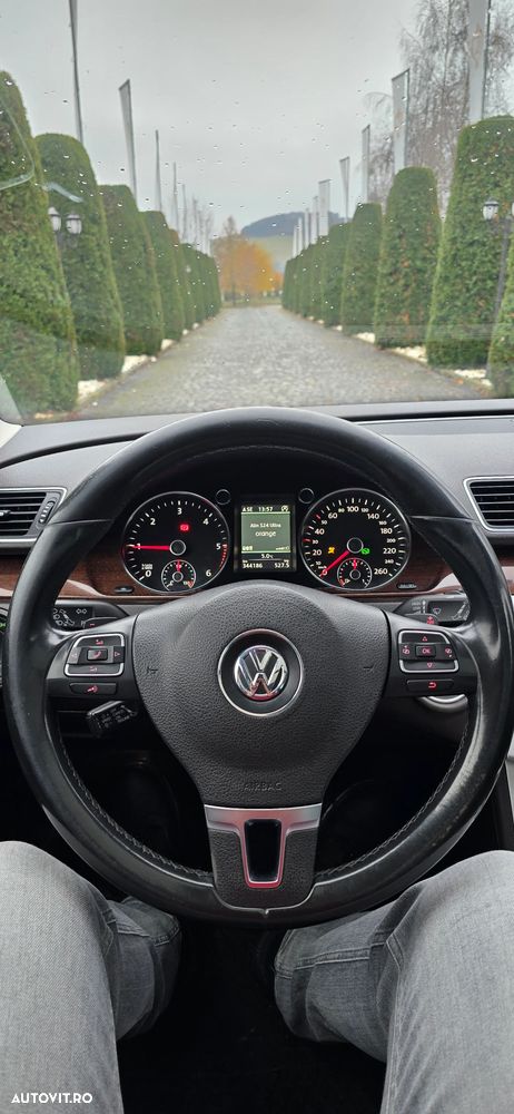Volkswagen Passat Variant 2.0 TDI DPF DSG Highline - 17