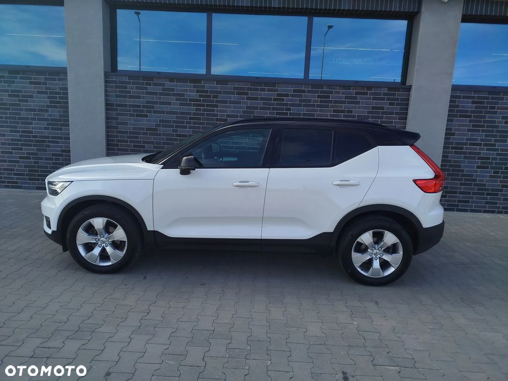Volvo XC 40 T2 Plus Dark - 2