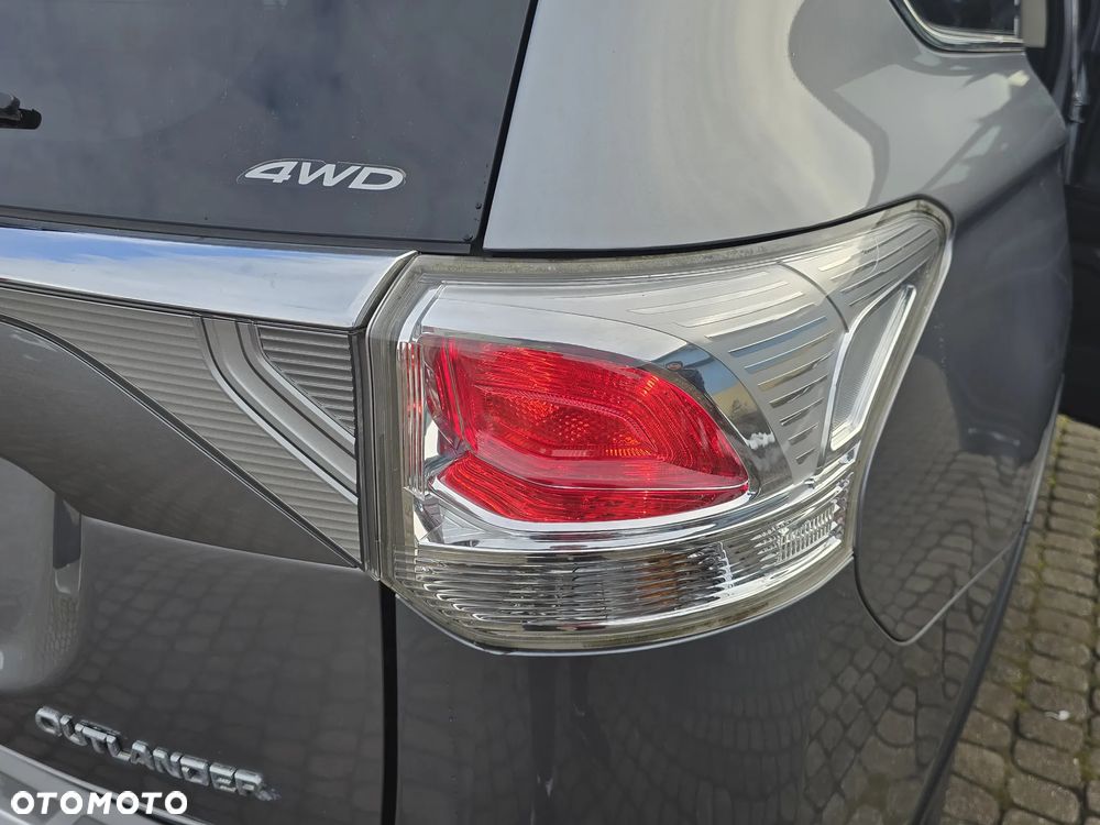 Mitsubishi Outlander 2.2 DID Intense + 4WD - 27