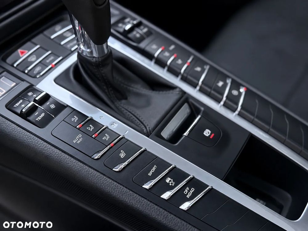 Porsche Macan - 25