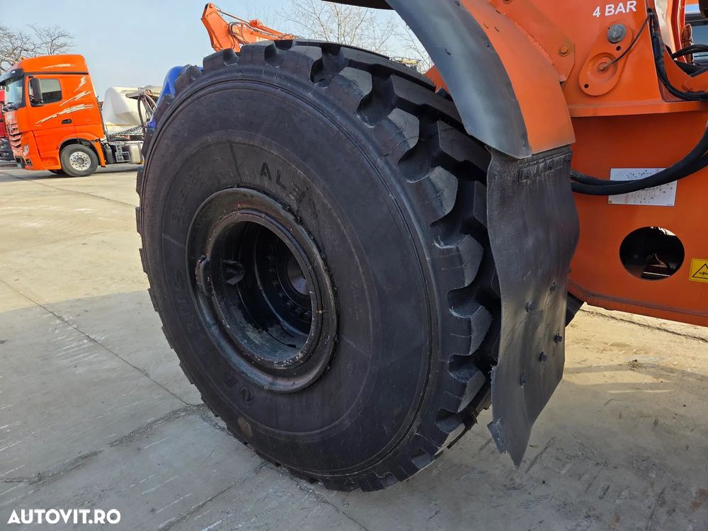 Hitachi Cupa 5mc, 28tone, ANVELOPE NOI, VIRARE prin JOYSTICk, Gresare automata, Inaltiime basculare cupa 4,3m, Lama noua la cupa, produs in JAPONIA, camera luat vederi spate, posibilitate leasing, motor 282 CP, STARE BUNA, PROMOTIE 86.900 EUR+tva - 27