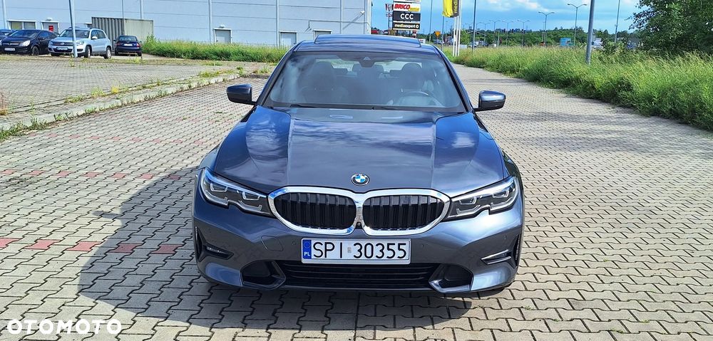 BMW Seria 3 330i xDrive Sport - 2