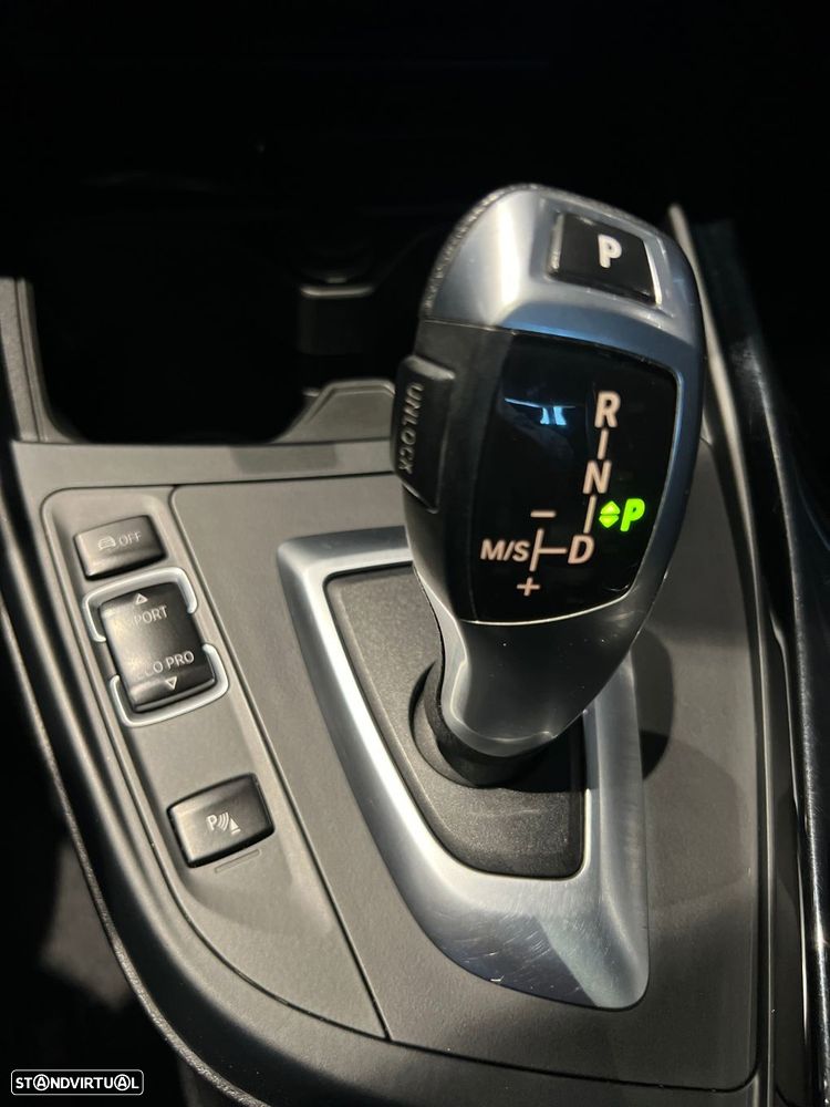 BMW 118 i Line Sport Auto - 28