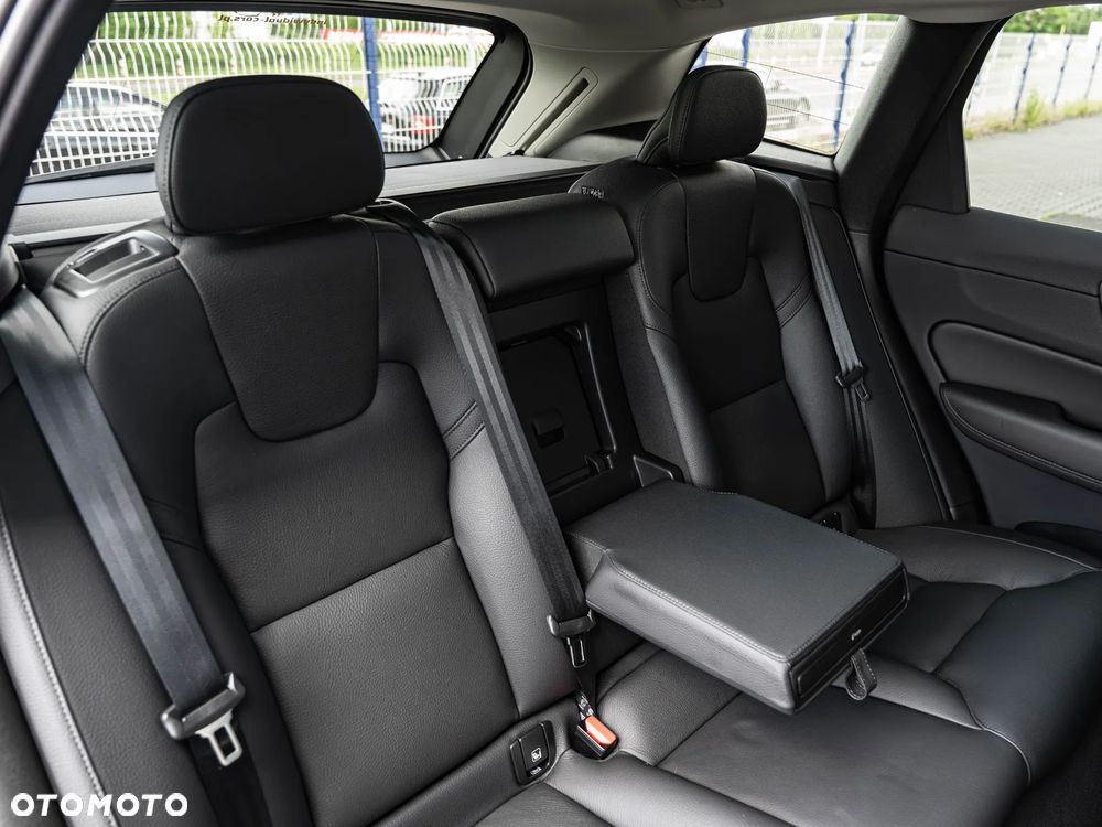 Volvo XC 60 B4 B Plus Dark - 26
