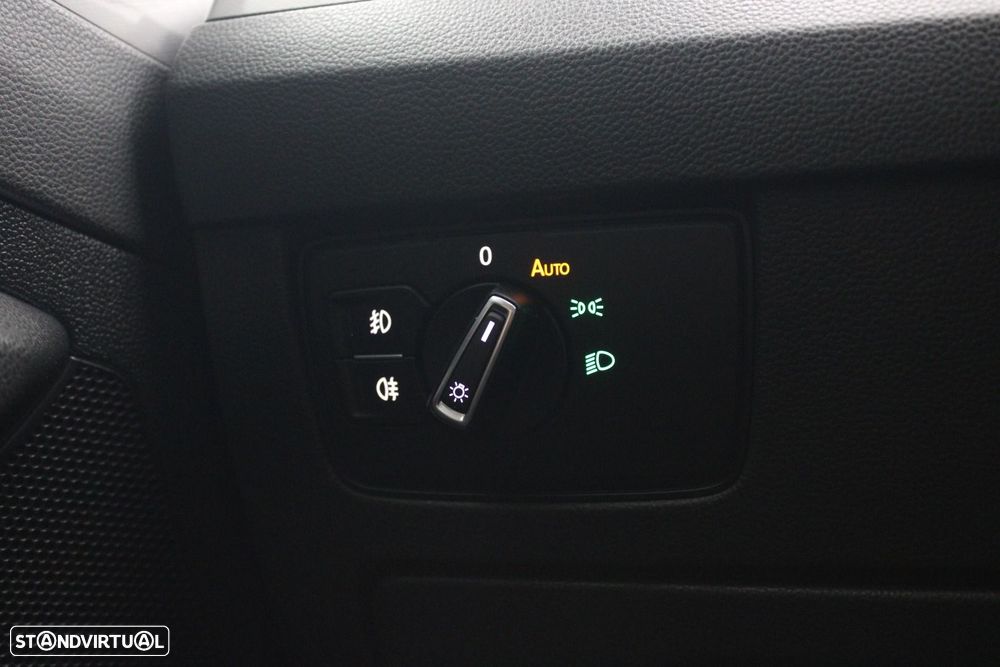 VW Passat Variant 2.0 TDI Business DSG - 15