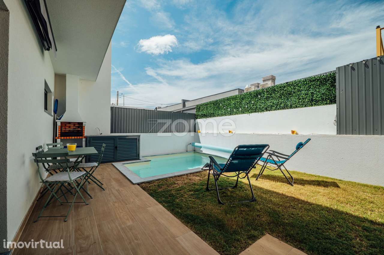 Moradia T3 Moderna com Piscina e Garagem em Fernão Ferro - Grande imagem: 2/50