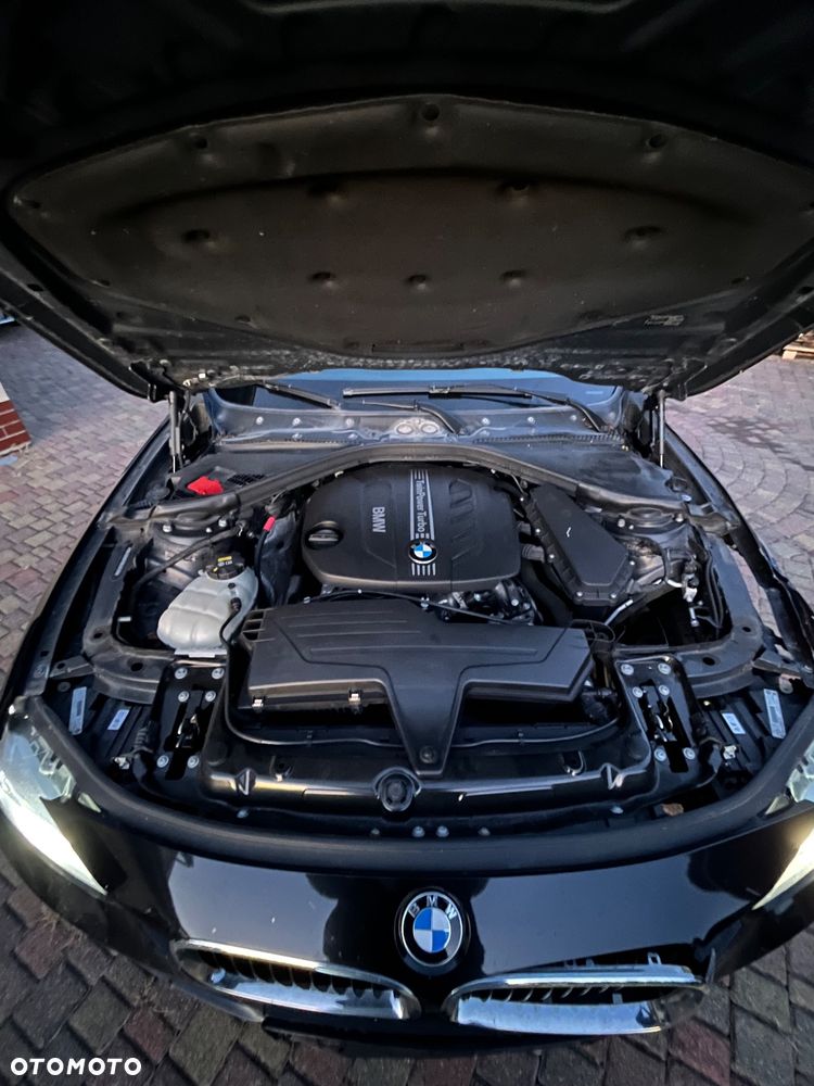 BMW Seria 3 318d Sport Line - 12