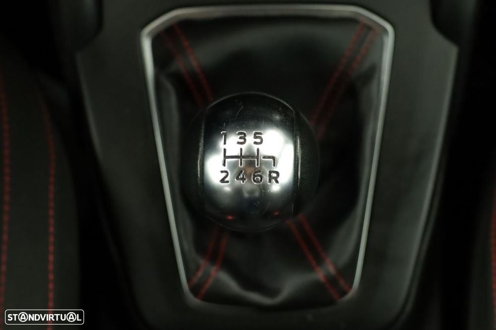 Ford Focus 1.0 EcoBoost MHEV ST-Line X - 14